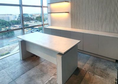 Escritorio corporativo moderno fabricado a medida para oficinas empresariales Permonsa