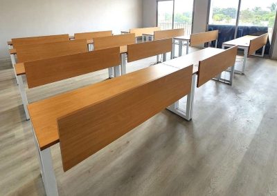 Distribución modular de aula escolar con mobiliario funcional Colegio Alemán Humboldt