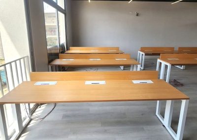 Mobiliario educativo a medida fabricado para aulas escolares modernas en Samborondón