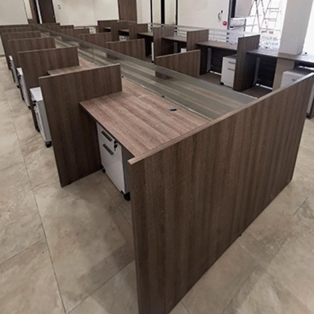 Remodelación corporativa Serviseguros – Estaciones de trabajo Estaciones de trabajo corporativas fabricadas a medida en remodelación de oficinas Serviseguros en Guayaquil