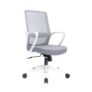 Silla ejecutiva de espaldar alto con estructura blanca y malla mesh gris claro.