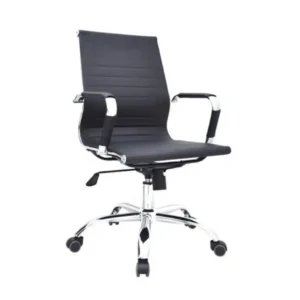 Silla gerencial con espaldar alto de malla mesh negra, brazos fijos de diseño curvo y base estrella.