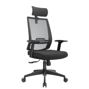 Silla gerencial ergonómica con espaldar alto continuo en malla mesh negra y brazos ajustables.