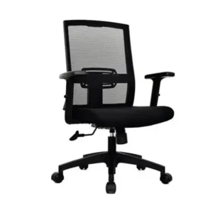 Silla gerencial clásica de oficina con espaldar alto en malla negra texturizada y base estrella rígida.