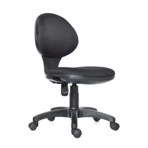 Silla alta tipo cajero modelo Focus en color negro con apoyapies circular ajustable y brazos fijos.