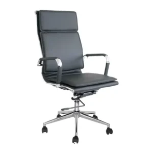 Silla presidencial de perfil delgado tapizada en cuero negro con base estrella de aluminio pulido.