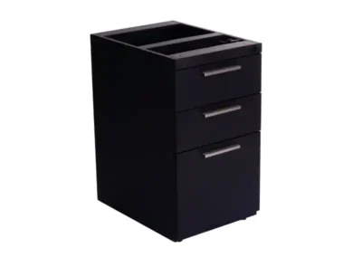 Cajonera metálica móvil de color negro con tres gavetas y tiradores cromados para almacenamiento de oficina sobre fondo blanco.